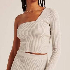 NWT Abercrombie & Fitch Asymmetrical Slim Sweater